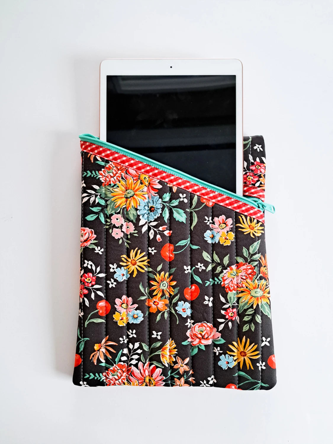Hemmingway Pouch Pattern by Center Street Quilts